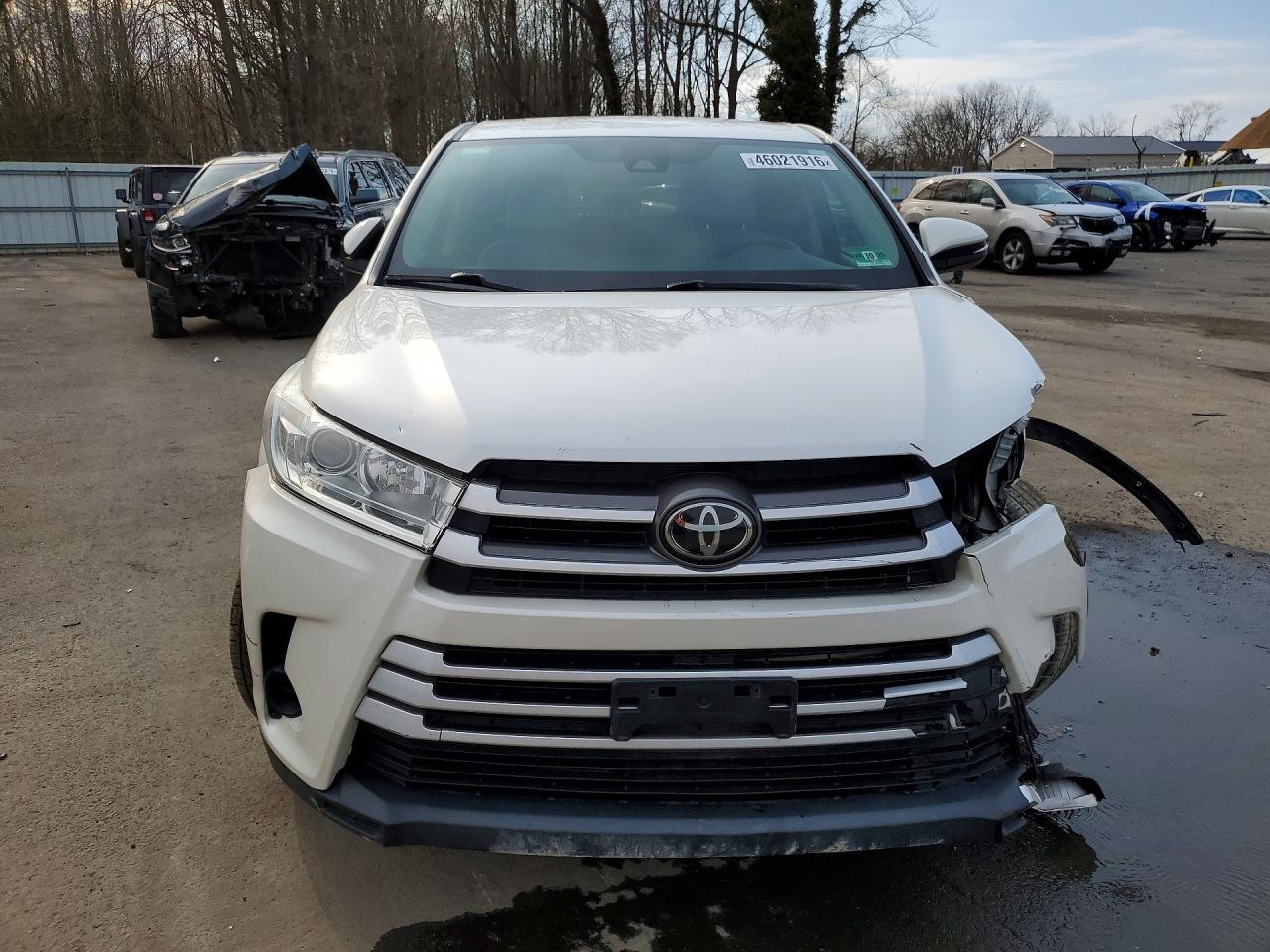 2018 TOYOTA HIGHLANDER LE photo 5