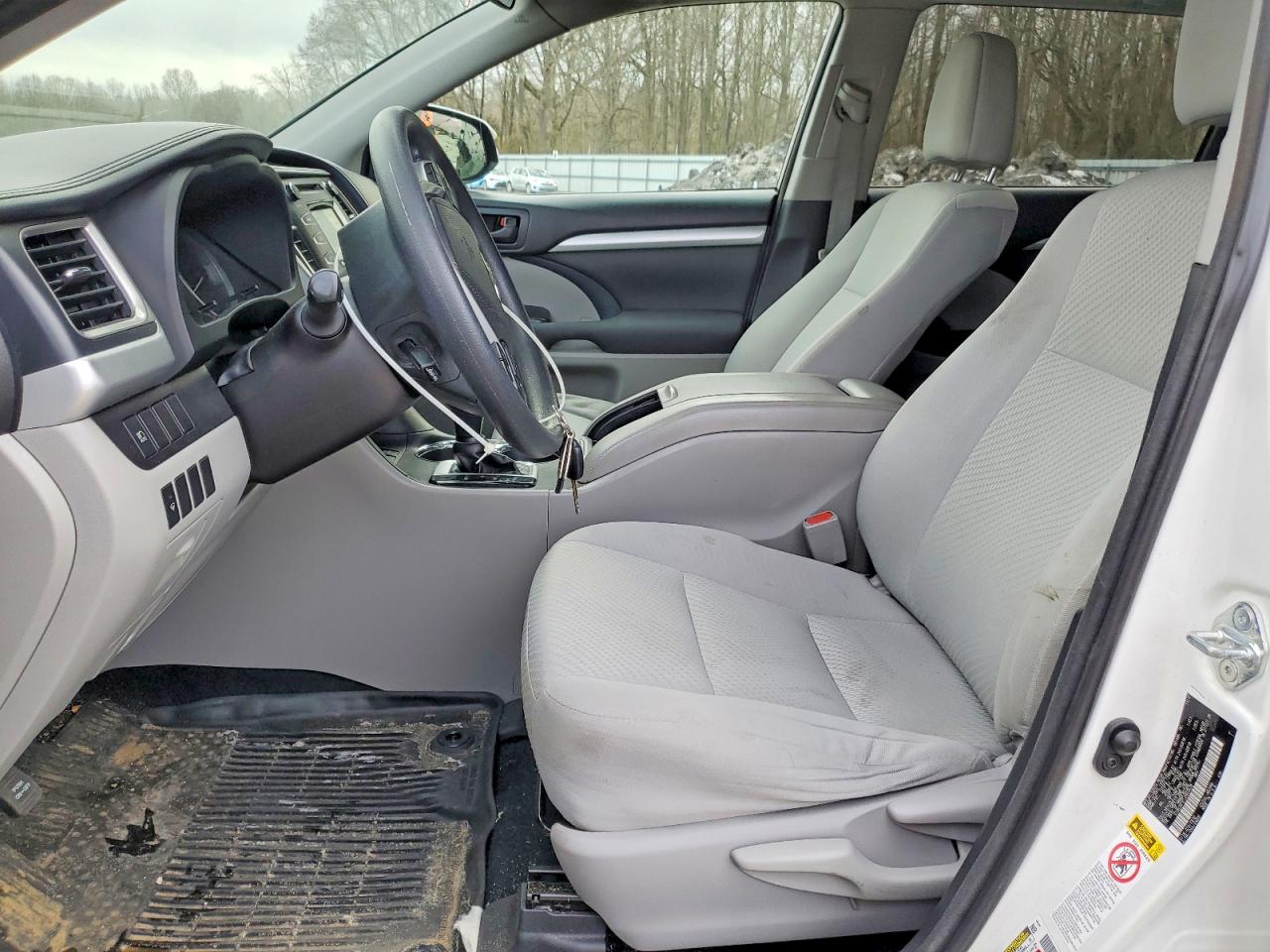 2018 TOYOTA HIGHLANDER LE photo 7