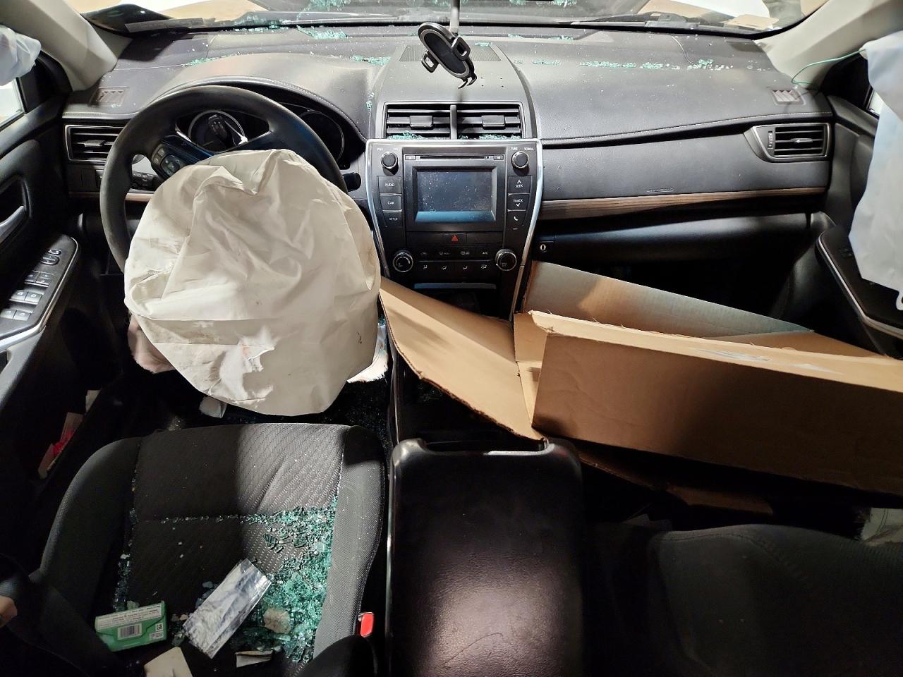 2016 TOYOTA CAMRY LE photo 15