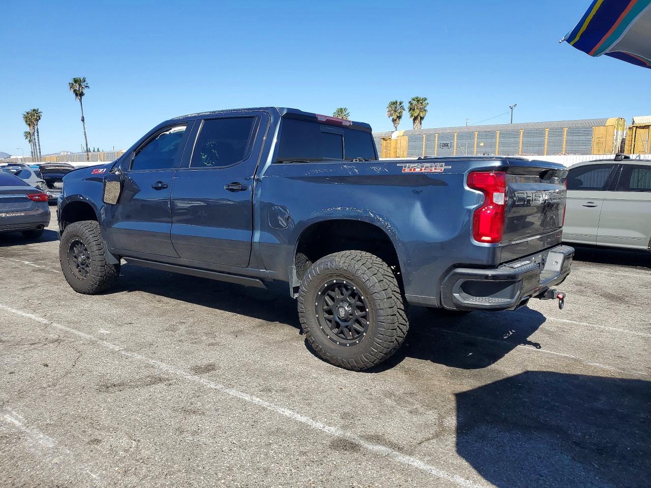 2020 CHEVROLET SILVERADO K1500 LT TRAIL BOSS photo 2