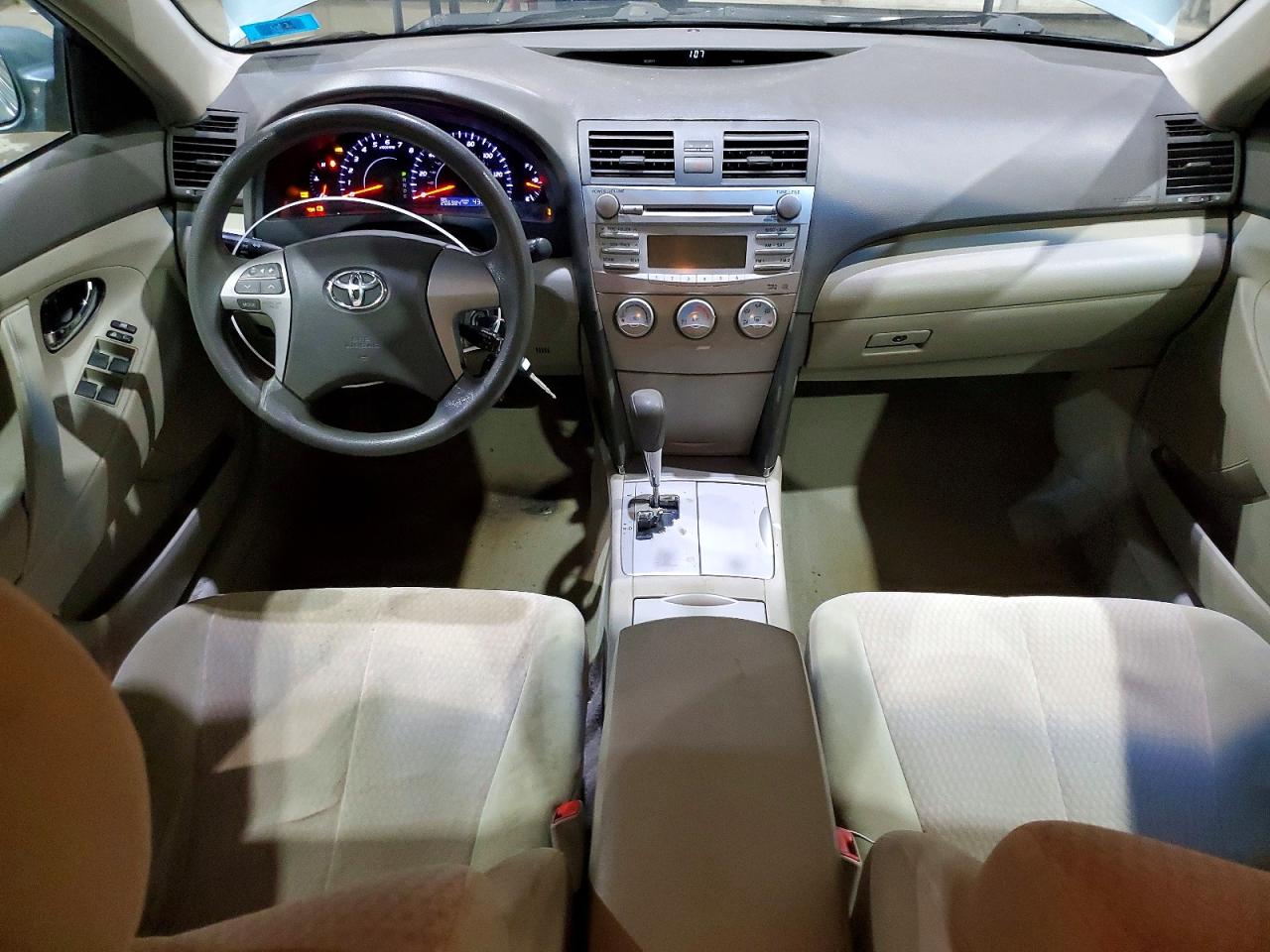 2010 TOYOTA CAMRY LE photo 22