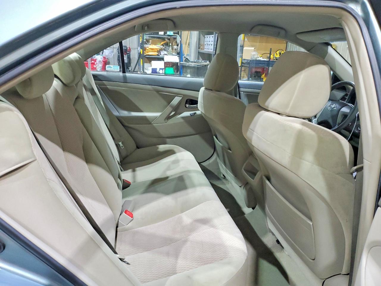 2010 TOYOTA CAMRY LE photo 28