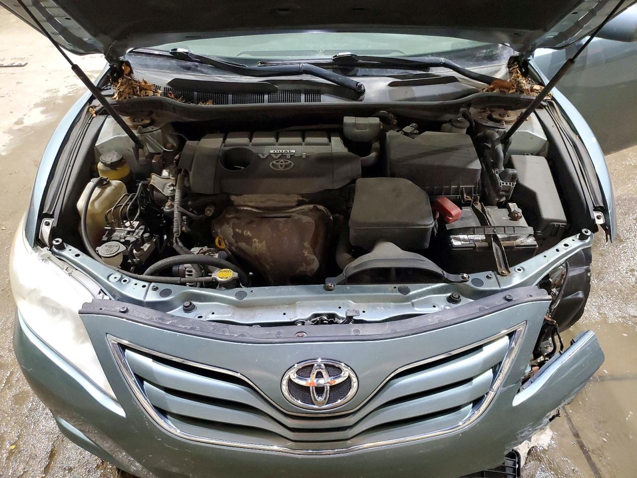 2010 TOYOTA CAMRY LE photo 31
