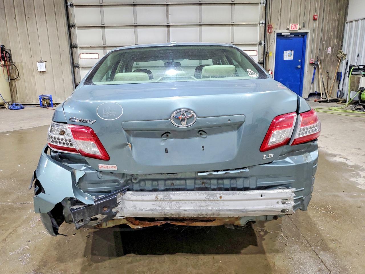 2010 TOYOTA CAMRY LE photo 16