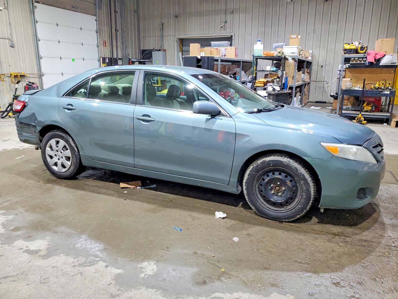 2010 TOYOTA CAMRY LE photo 10