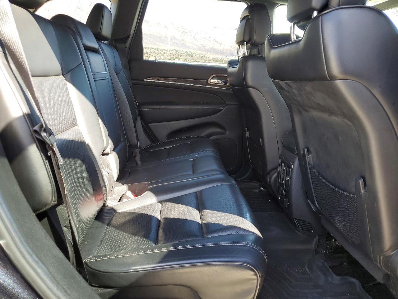 2014 JEEP GRAND CHEROKEE OVERLAND photo 28