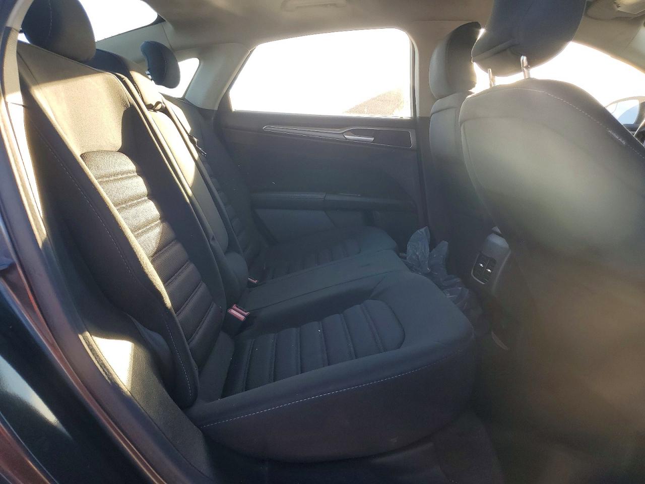 2017 FORD FUSION SE photo 19