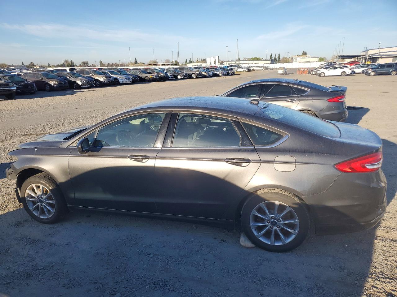 2017 FORD FUSION SE photo 3