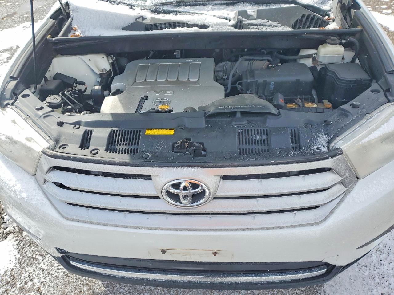 2013 TOYOTA HIGHLANDER SE photo 23