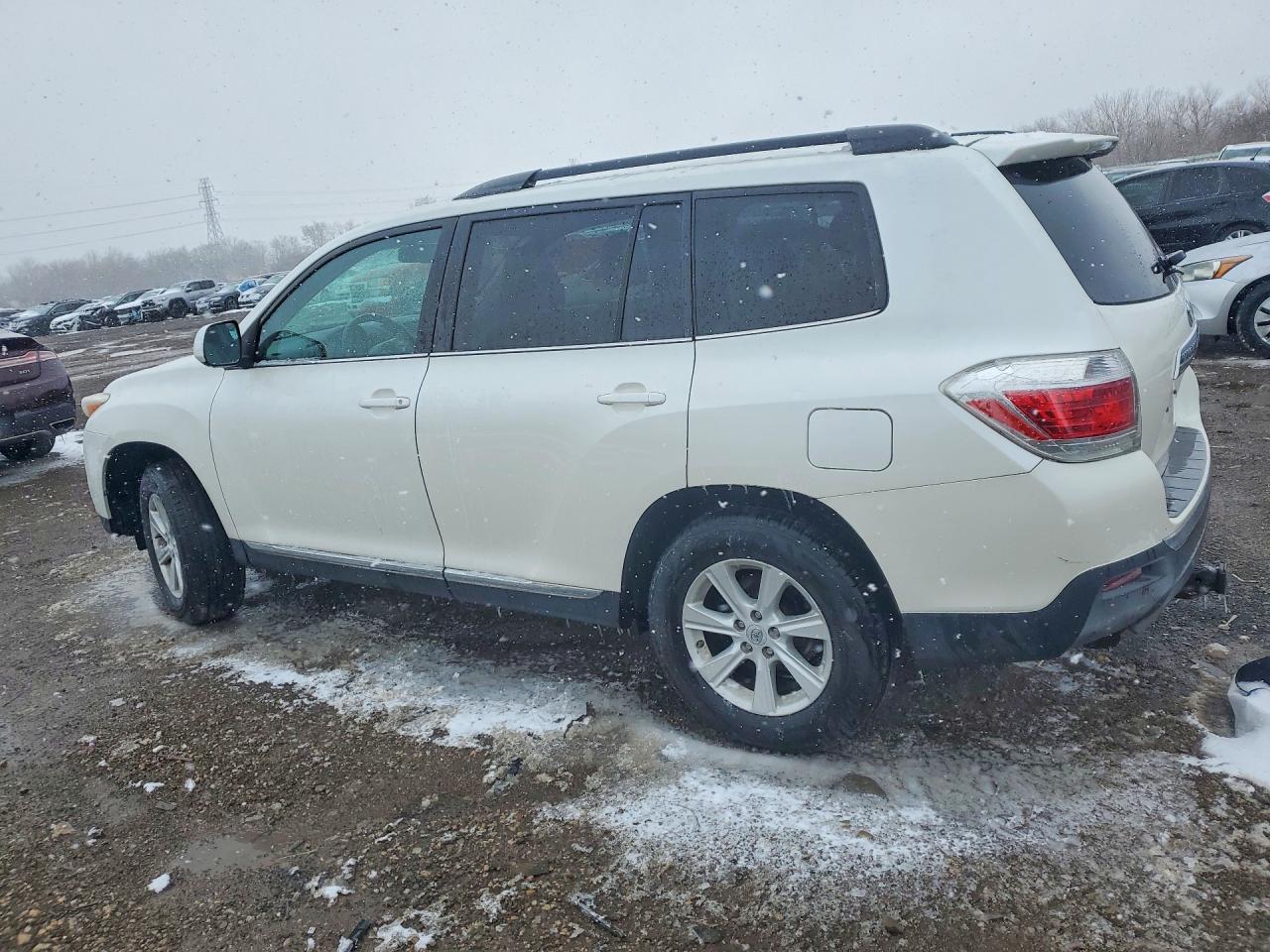 2013 TOYOTA HIGHLANDER SE photo 3