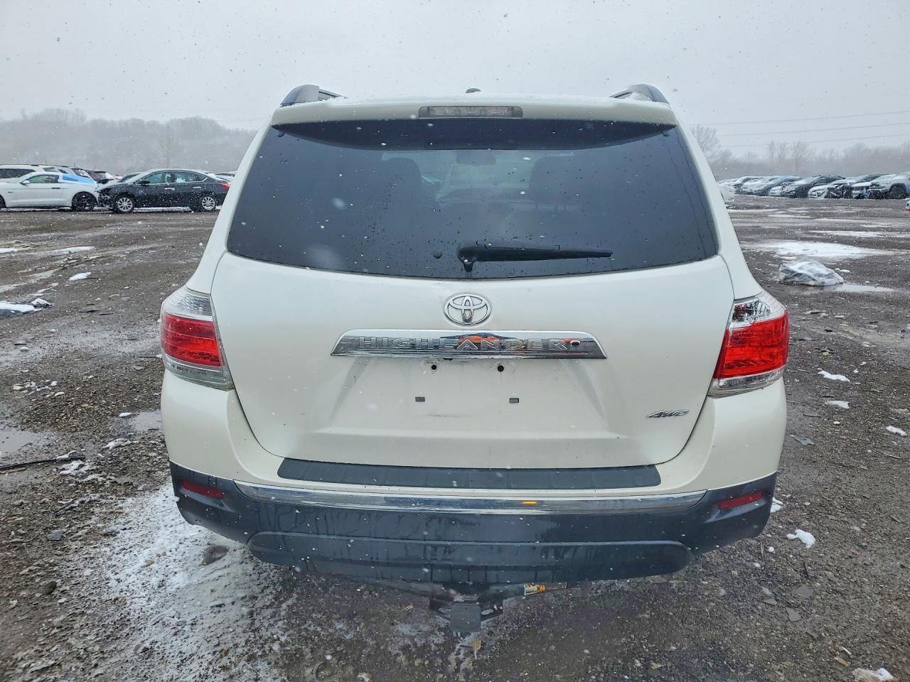 2013 TOYOTA HIGHLANDER SE photo 11