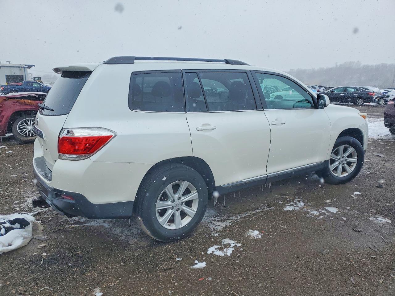 2013 TOYOTA HIGHLANDER SE photo 5