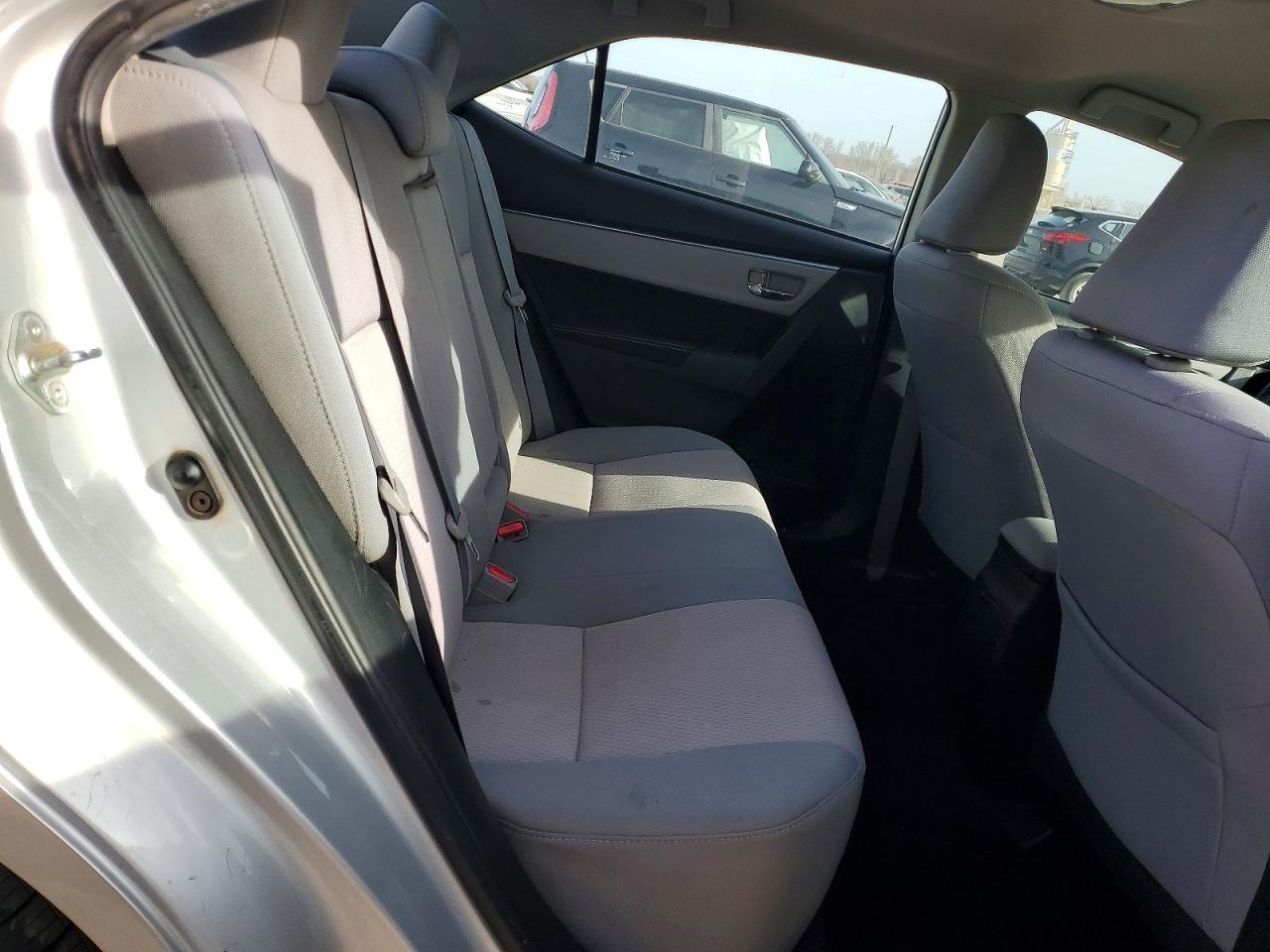 2015 TOYOTA COROLLA LE photo 28
