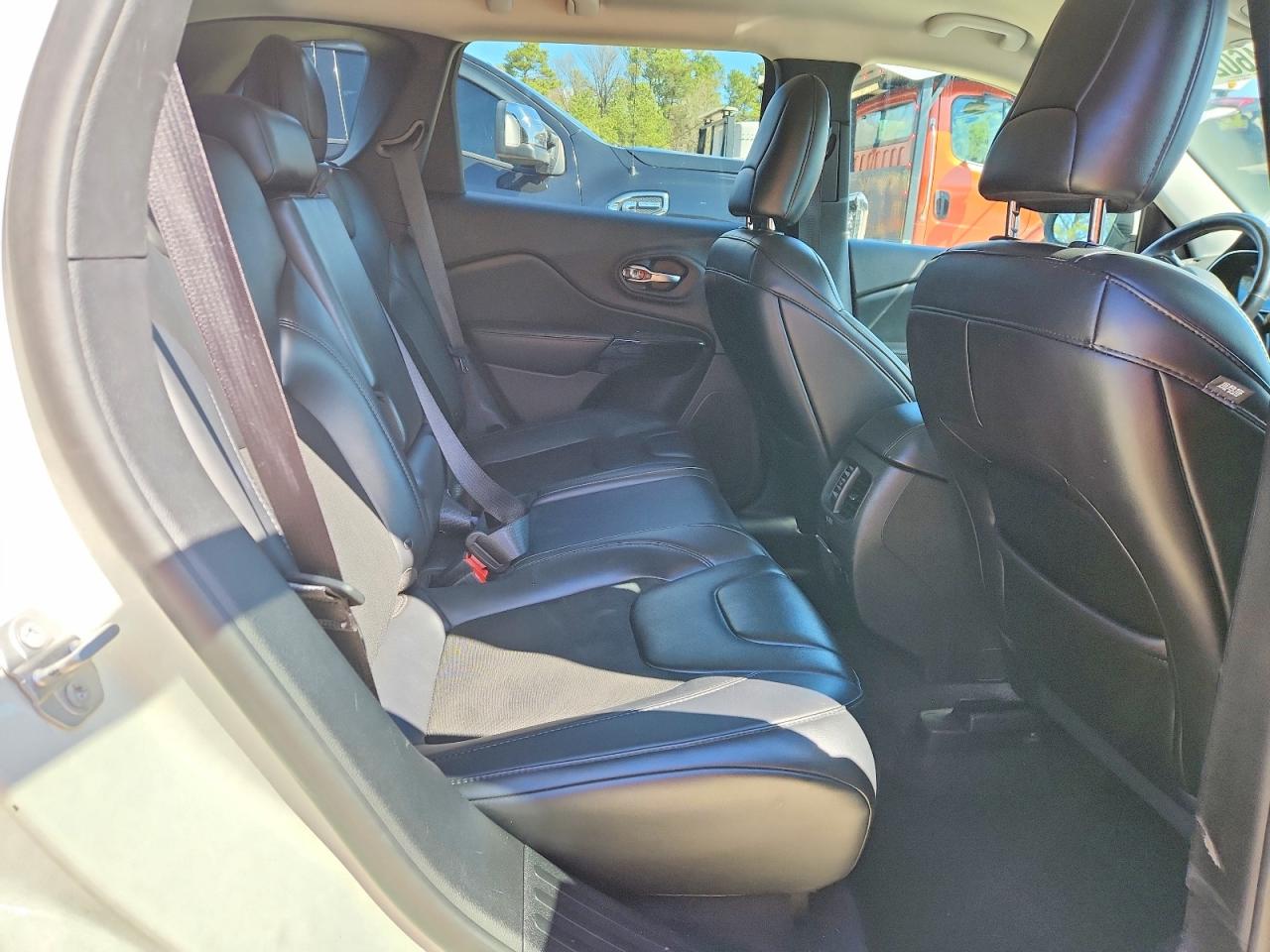 2019 JEEP CHEROKEE LATITUDE PLUS photo 31
