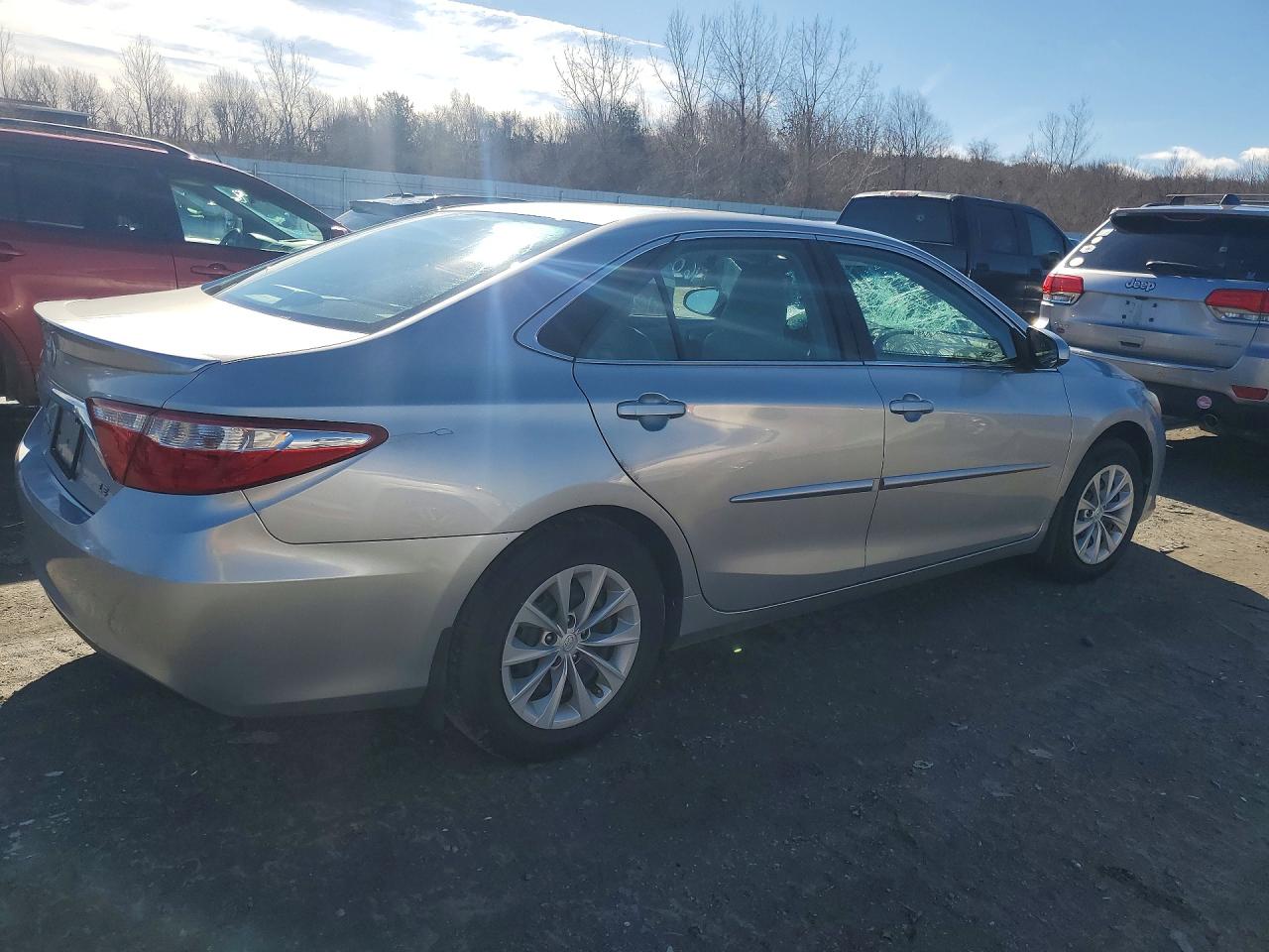 2017 TOYOTA CAMRY LE photo 5