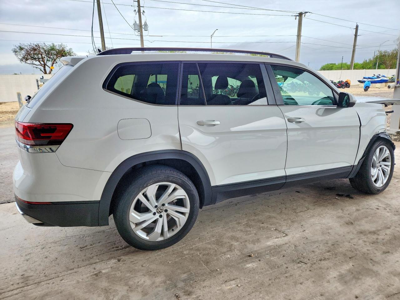 2023 VOLKSWAGEN ATLAS SE photo 3