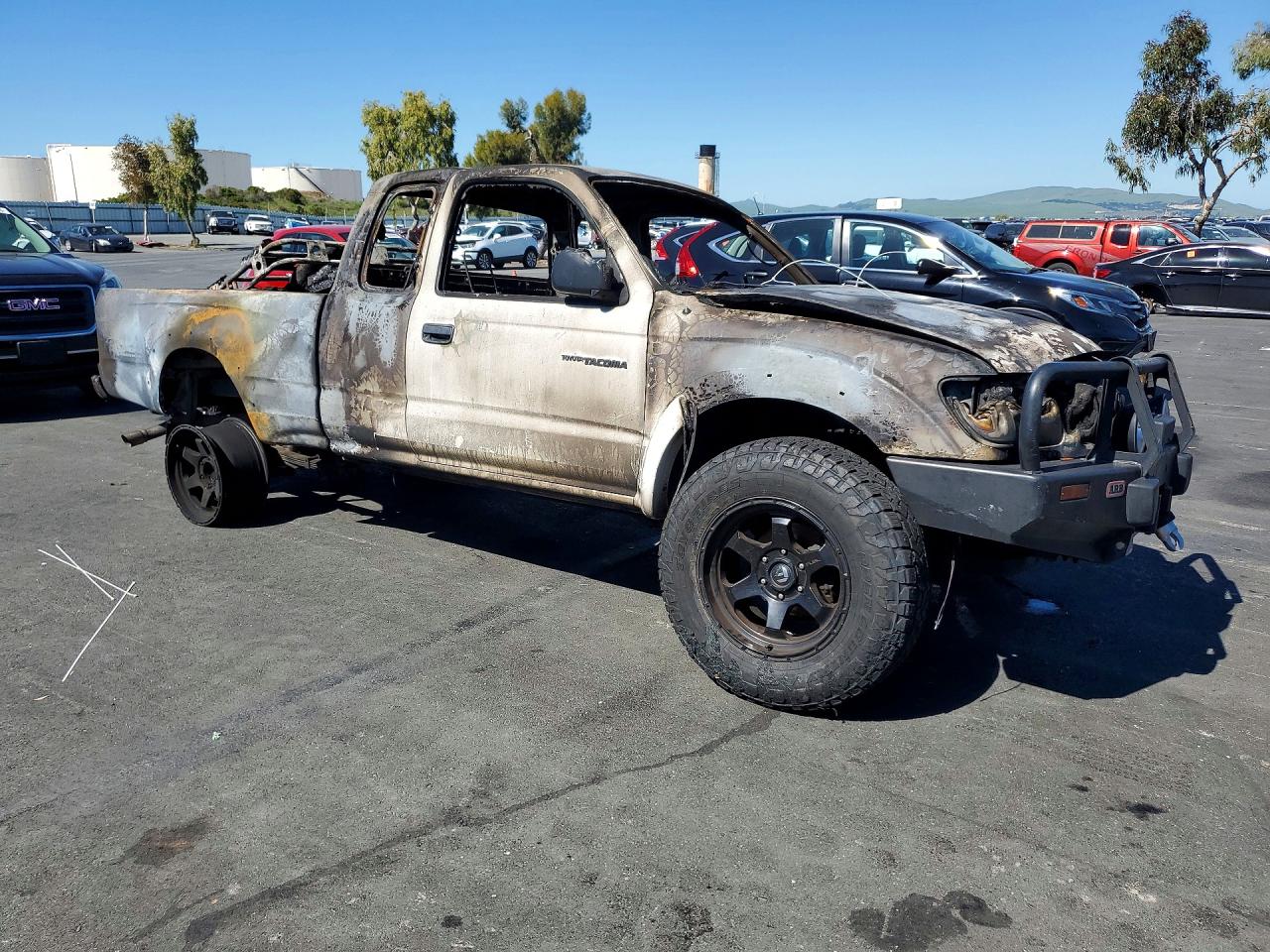 2002 TOYOTA TACOMA V6 photo 10