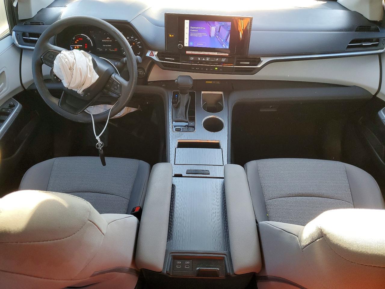 2025 TOYOTA SIENNA LE 8-PASSENGER photo 22