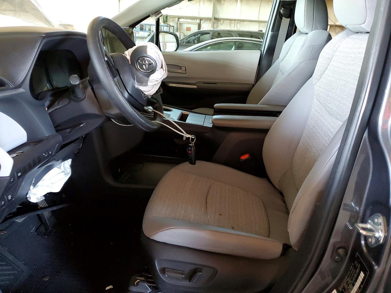 2025 TOYOTA SIENNA LE 8-PASSENGER photo 19