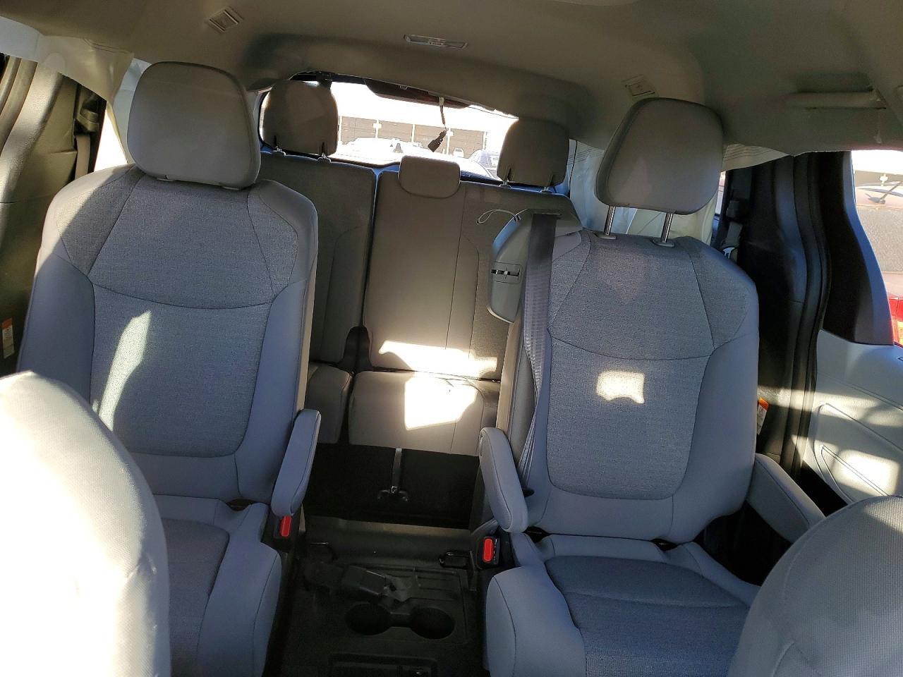 2025 TOYOTA SIENNA LE 8-PASSENGER photo 28