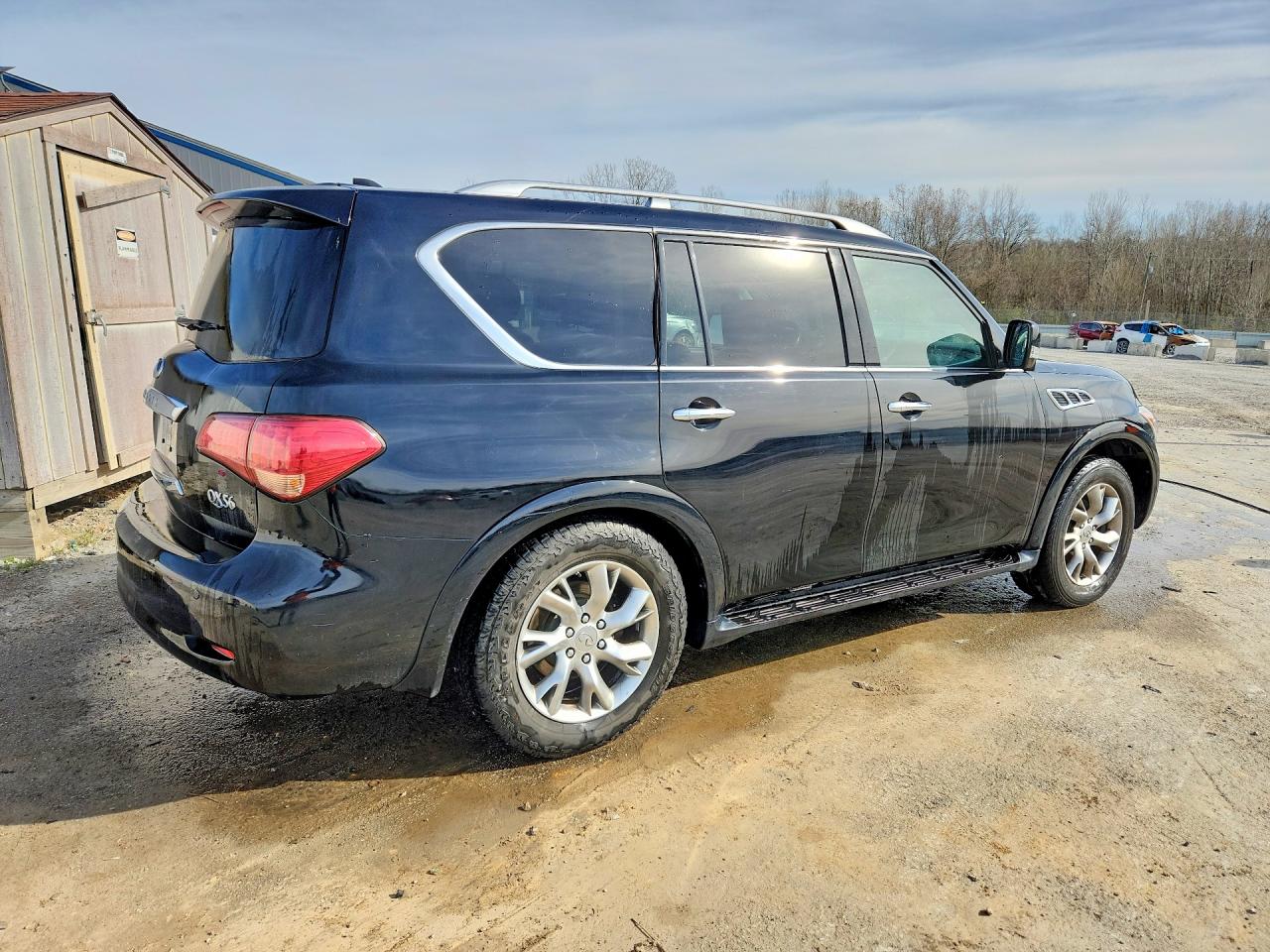 2012 INFINITI QX56 BASE photo 5