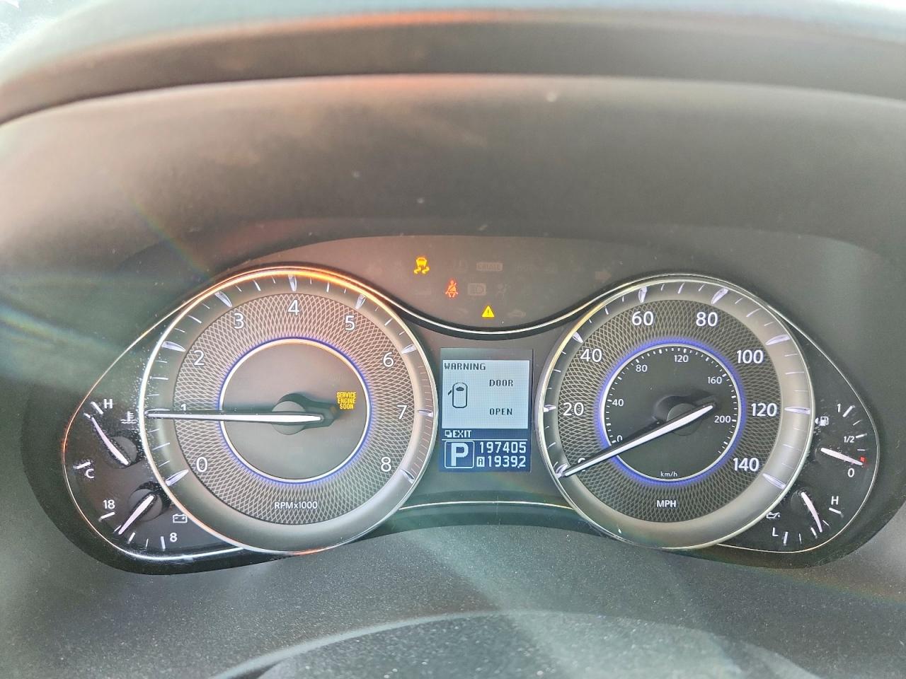 2012 INFINITI QX56 BASE photo 17