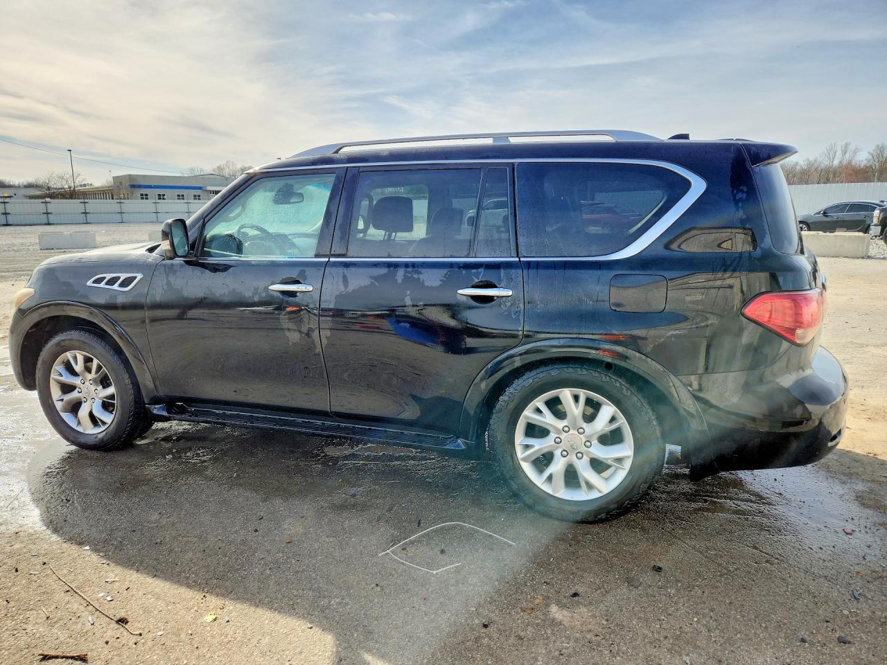2012 INFINITI QX56 BASE photo 3