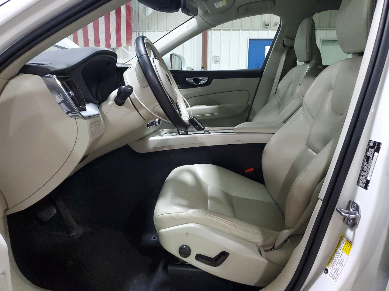 2020 VOLVO XC60 T8 MOMENTUM photo 13