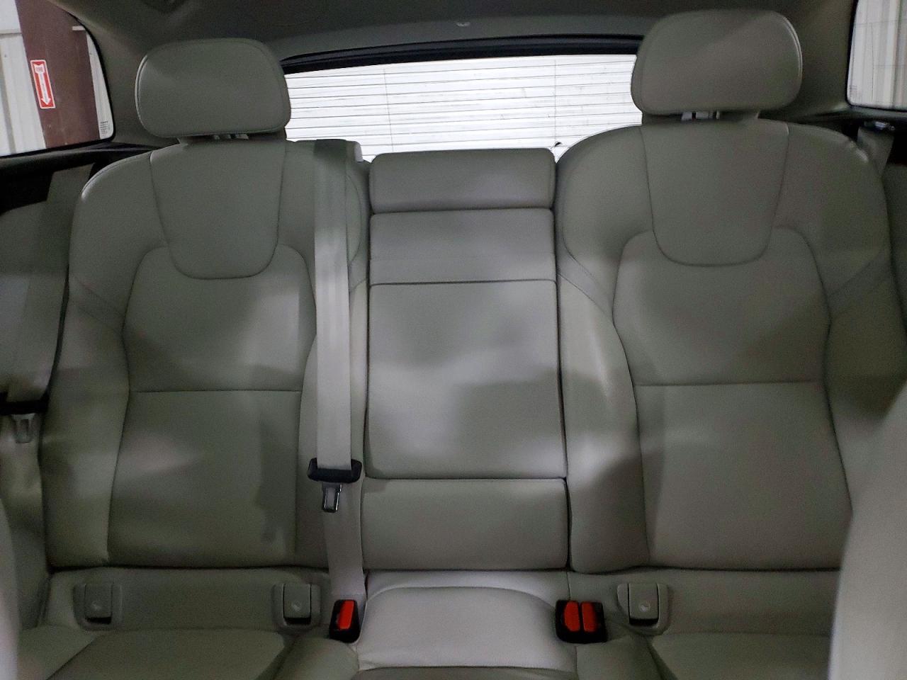 2020 VOLVO XC60 T8 MOMENTUM photo 19