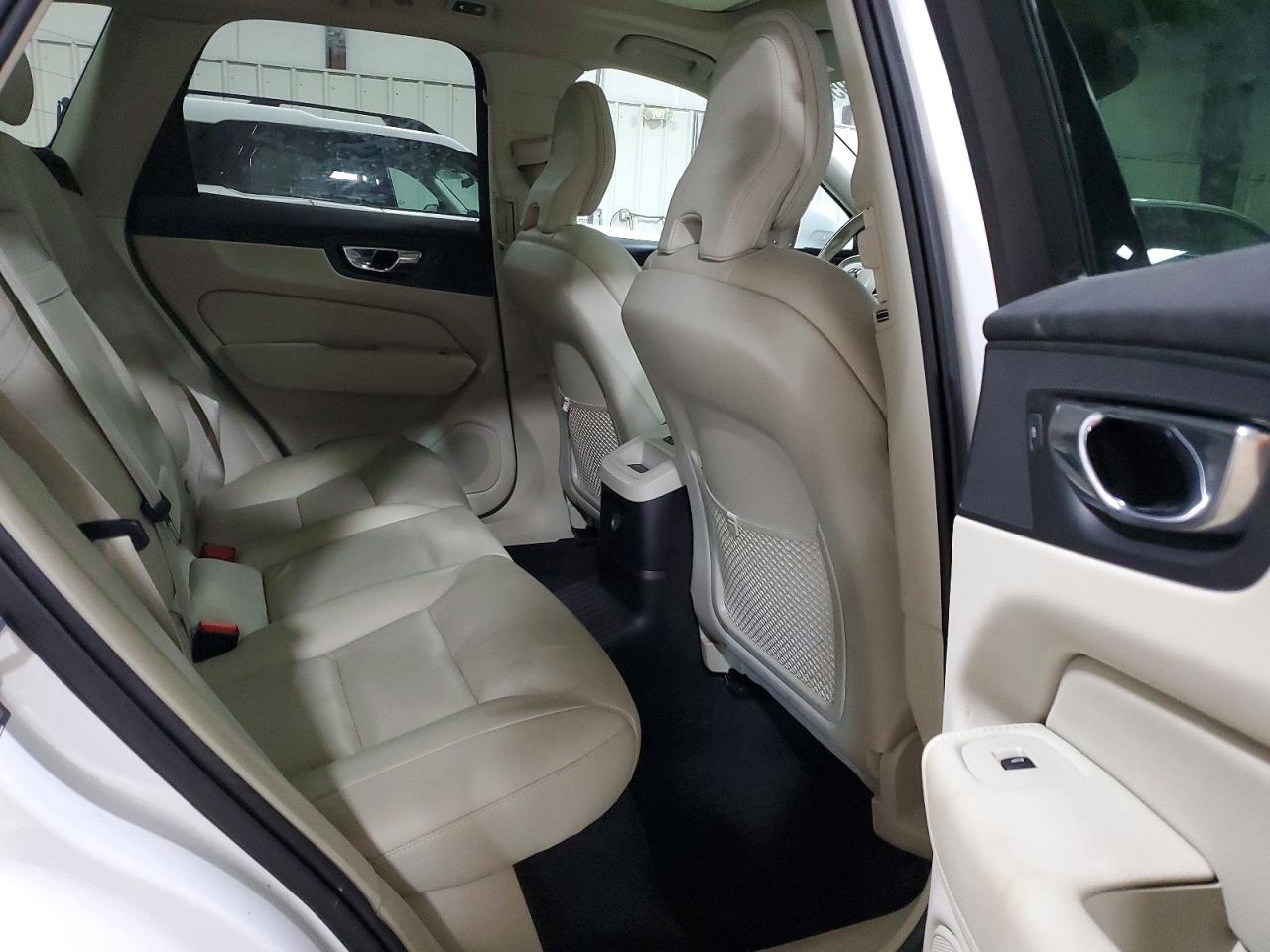 2020 VOLVO XC60 T8 MOMENTUM photo 21