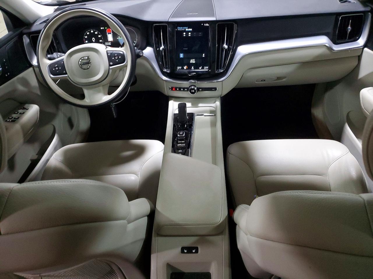 2020 VOLVO XC60 T8 MOMENTUM photo 15