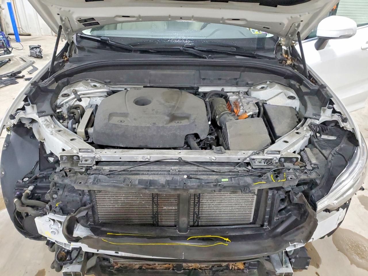 2020 VOLVO XC60 T8 MOMENTUM photo 23