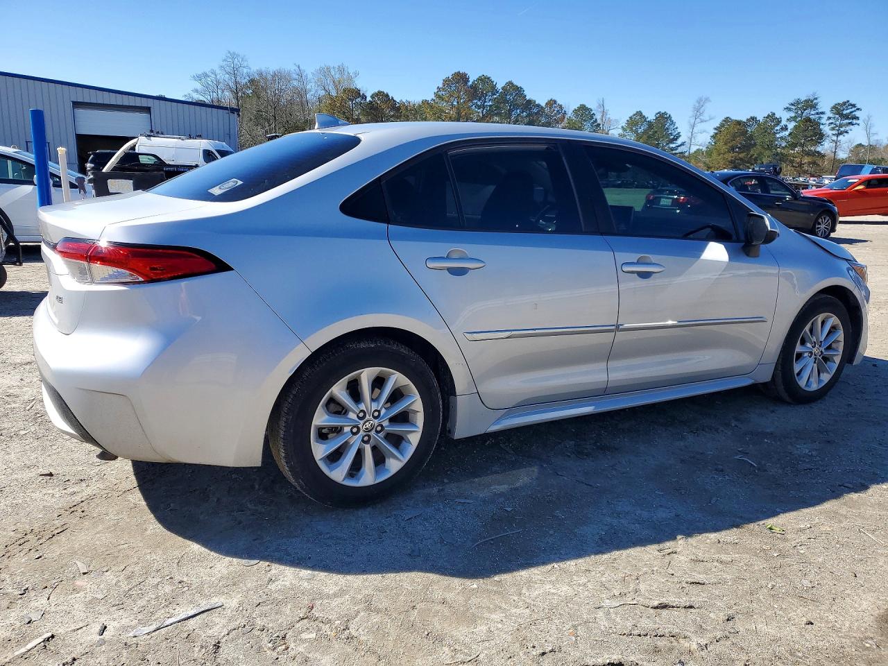 2020 TOYOTA COROLLA LE photo 3