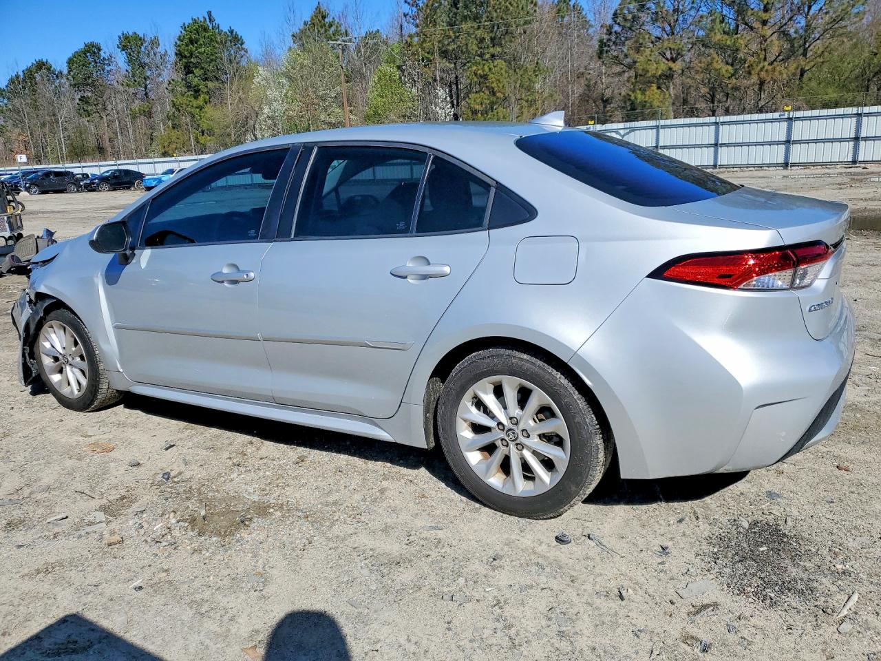 2020 TOYOTA COROLLA LE photo 2