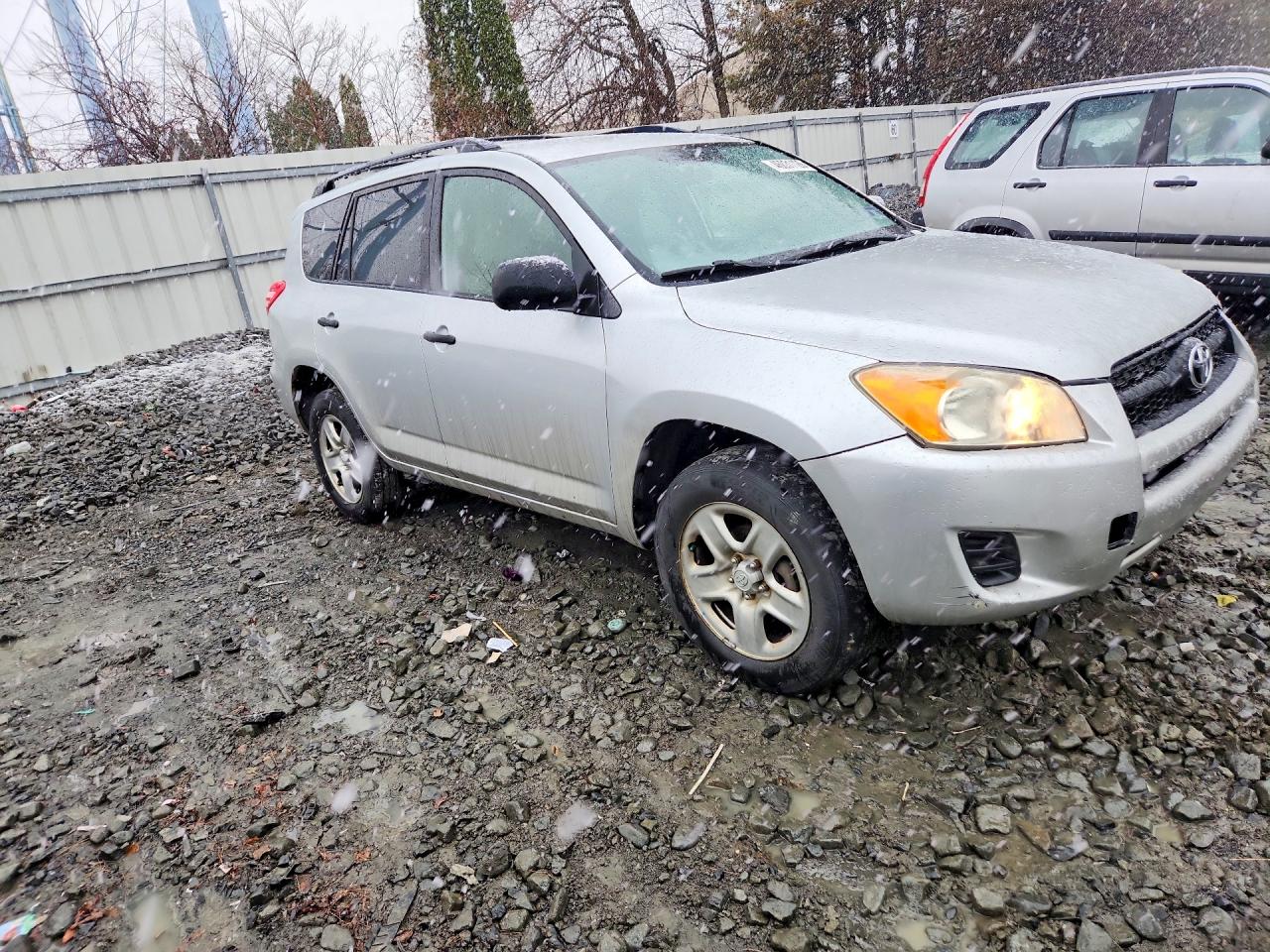 2010 TOYOTA RAV4 BASE photo 4