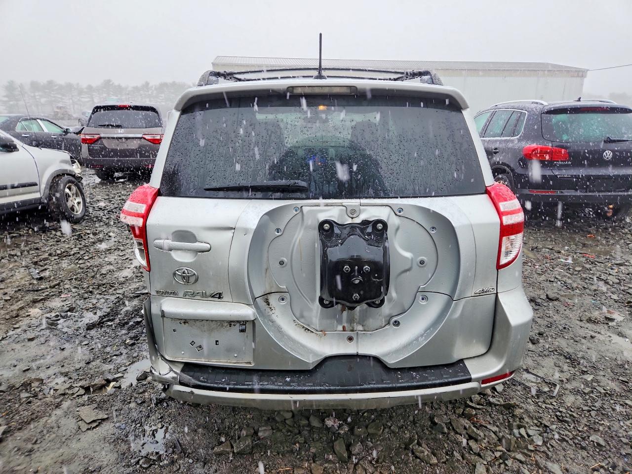 2010 TOYOTA RAV4 BASE photo 6
