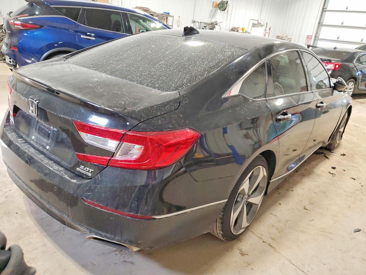 2018 HONDA ACCORD TOURING photo 3