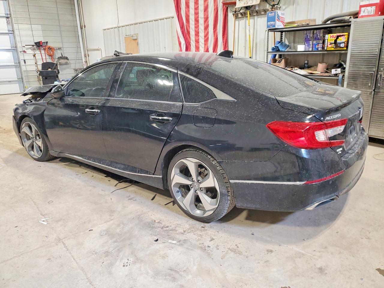 2018 HONDA ACCORD TOURING photo 2