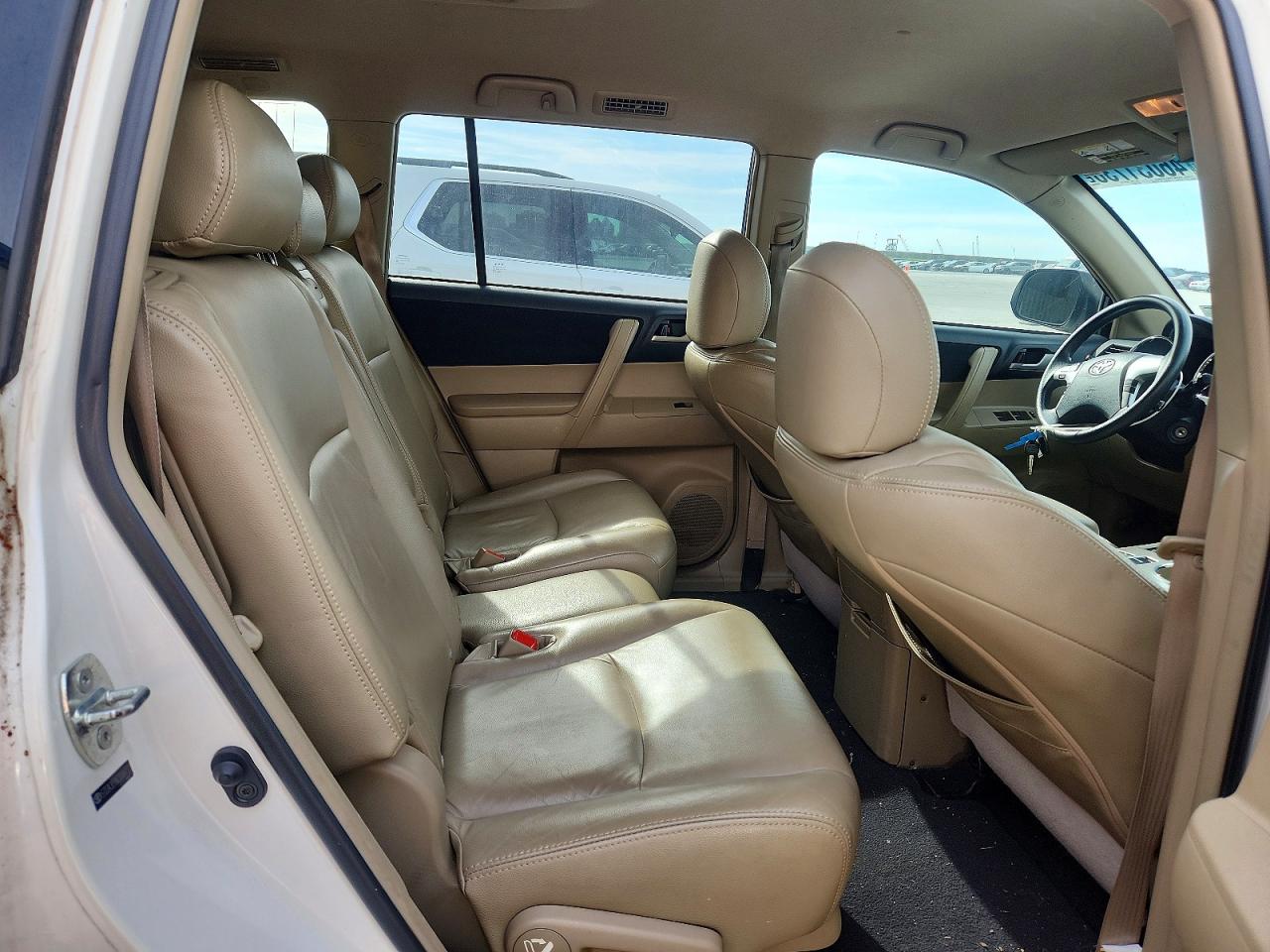 2012 TOYOTA HIGHLANDER BASE photo 21