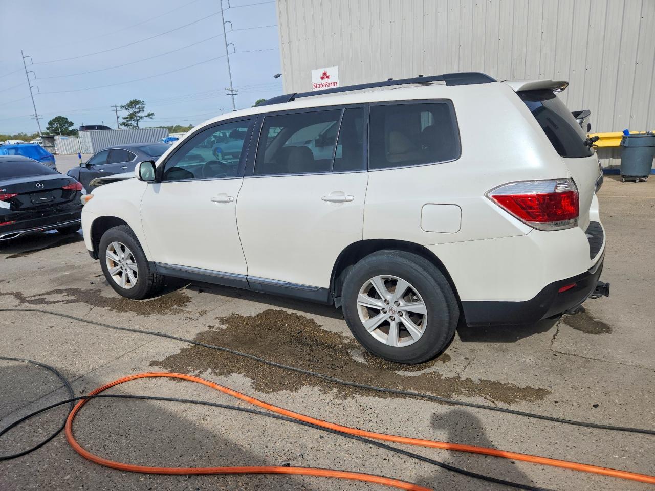 2012 TOYOTA HIGHLANDER BASE photo 3