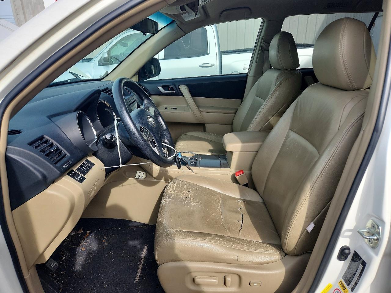 2012 TOYOTA HIGHLANDER BASE photo 13