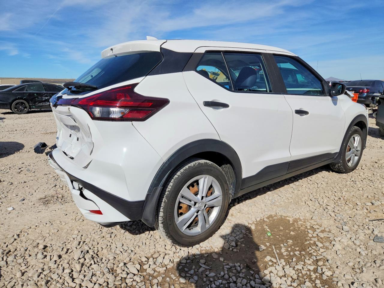 2021 NISSAN KICKS S photo 3