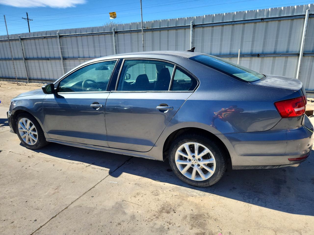 2015 VOLKSWAGEN JETTA SE photo 2