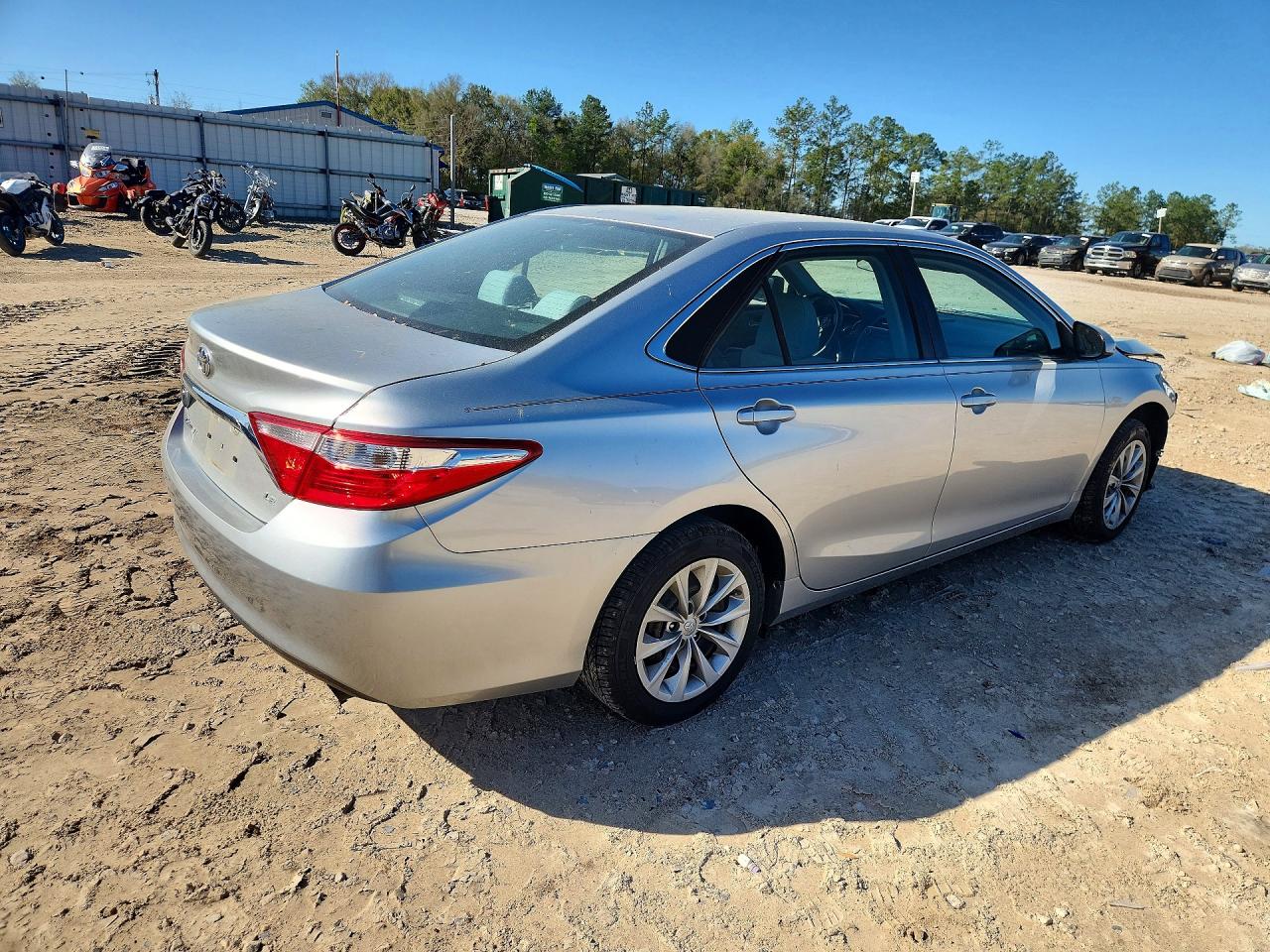 2017 TOYOTA CAMRY LE photo 5