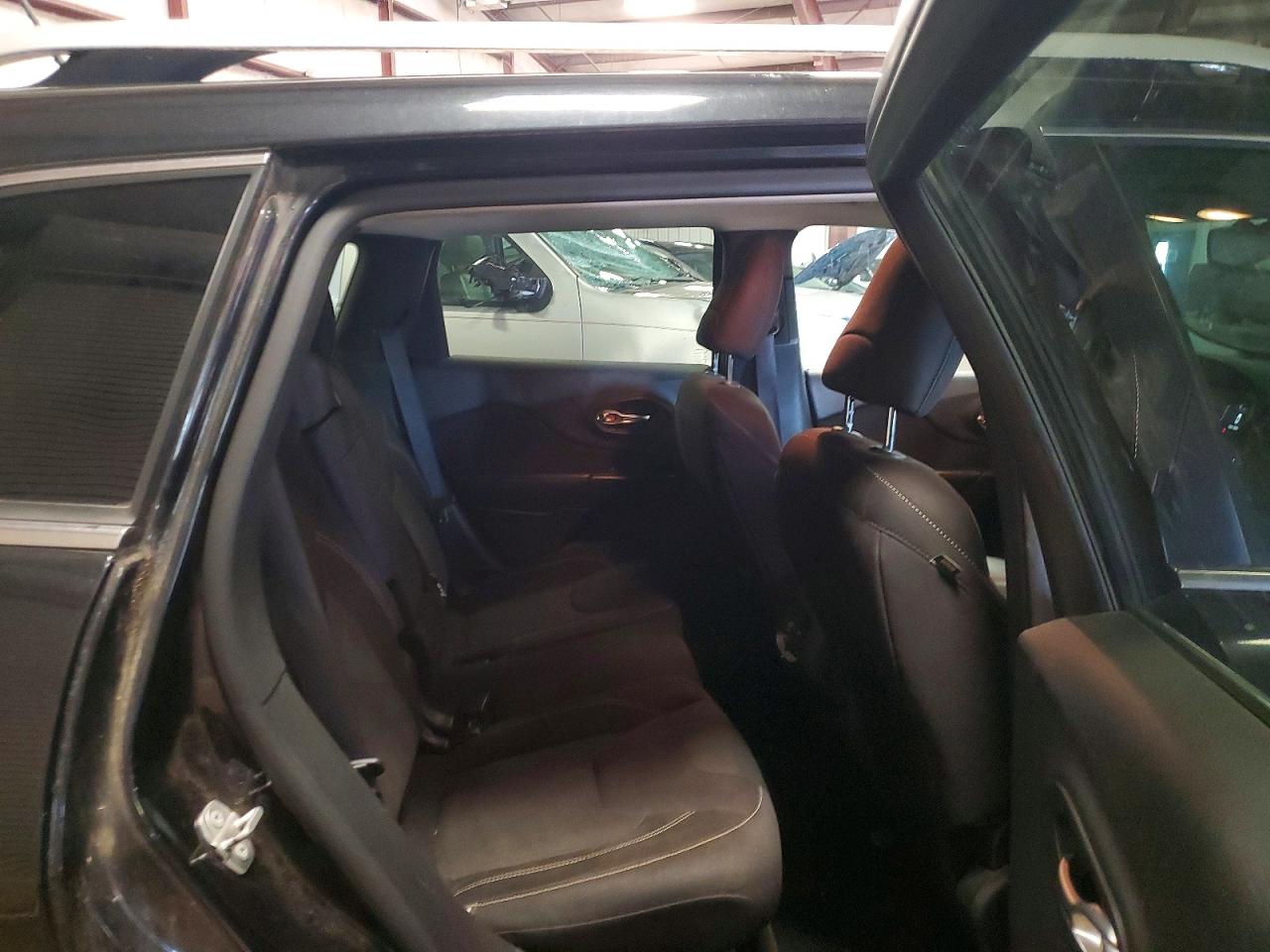 2015 JEEP CHEROKEE LATITUDE photo 11