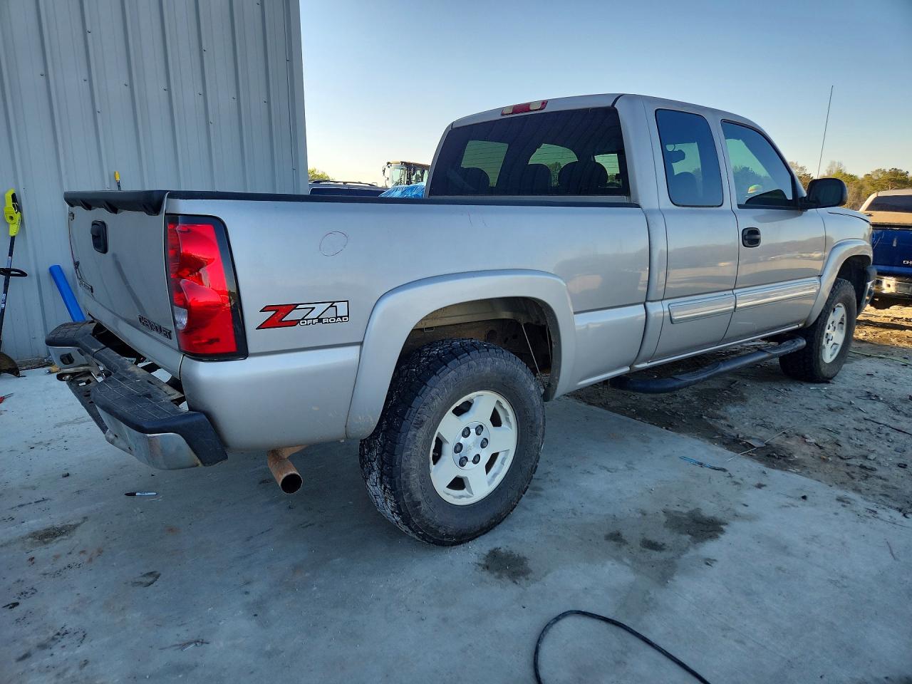 2004 CHEVROLET SILVERADO K1500 photo 3