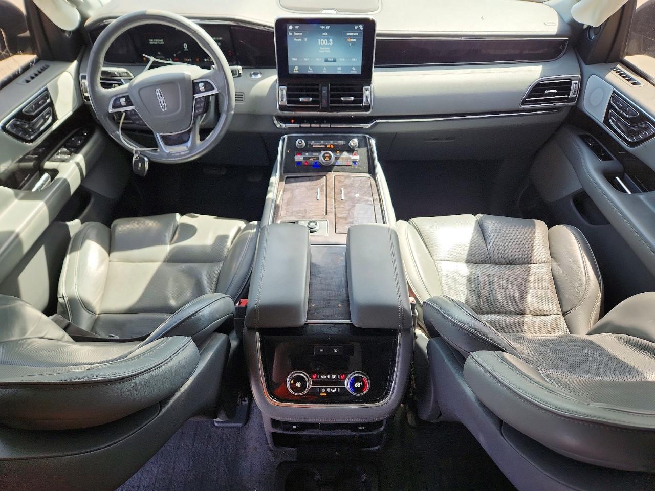 2018 LINCOLN NAVIGATOR L RESERVE photo 8