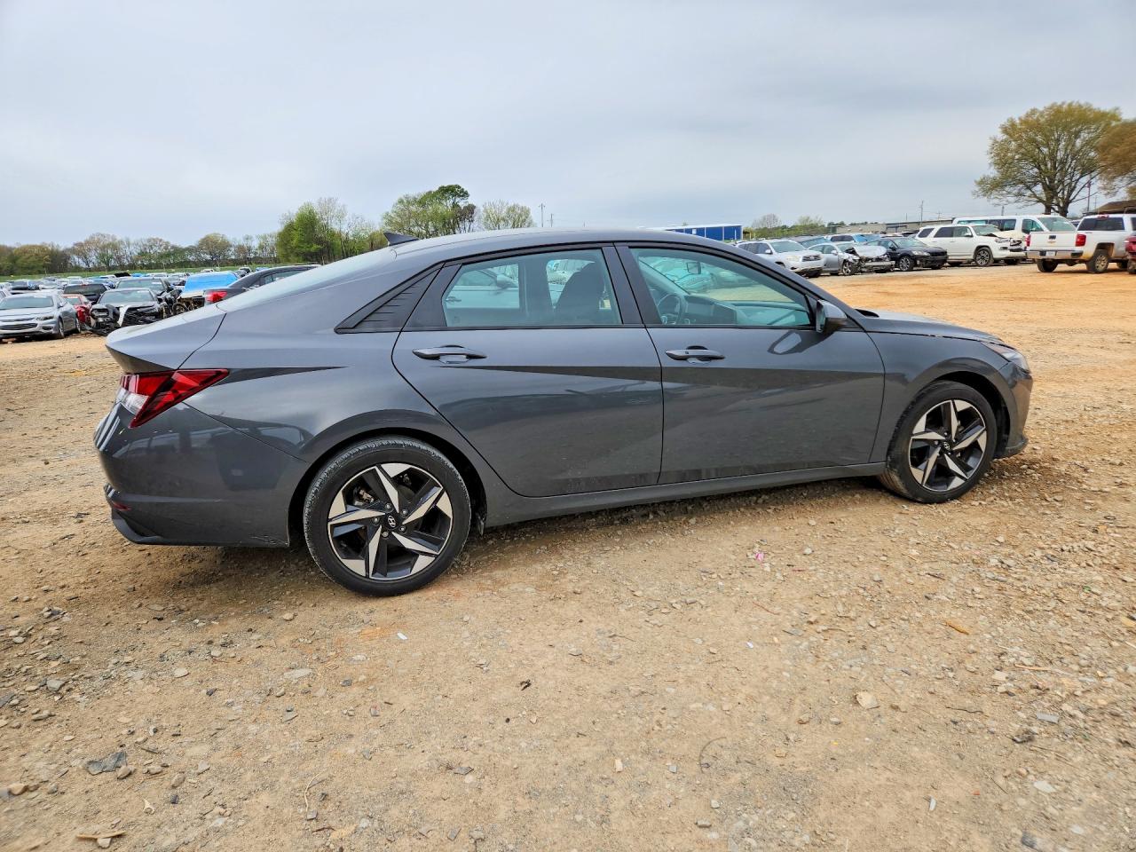 2023 HYUNDAI ELANTRA SEL photo 5