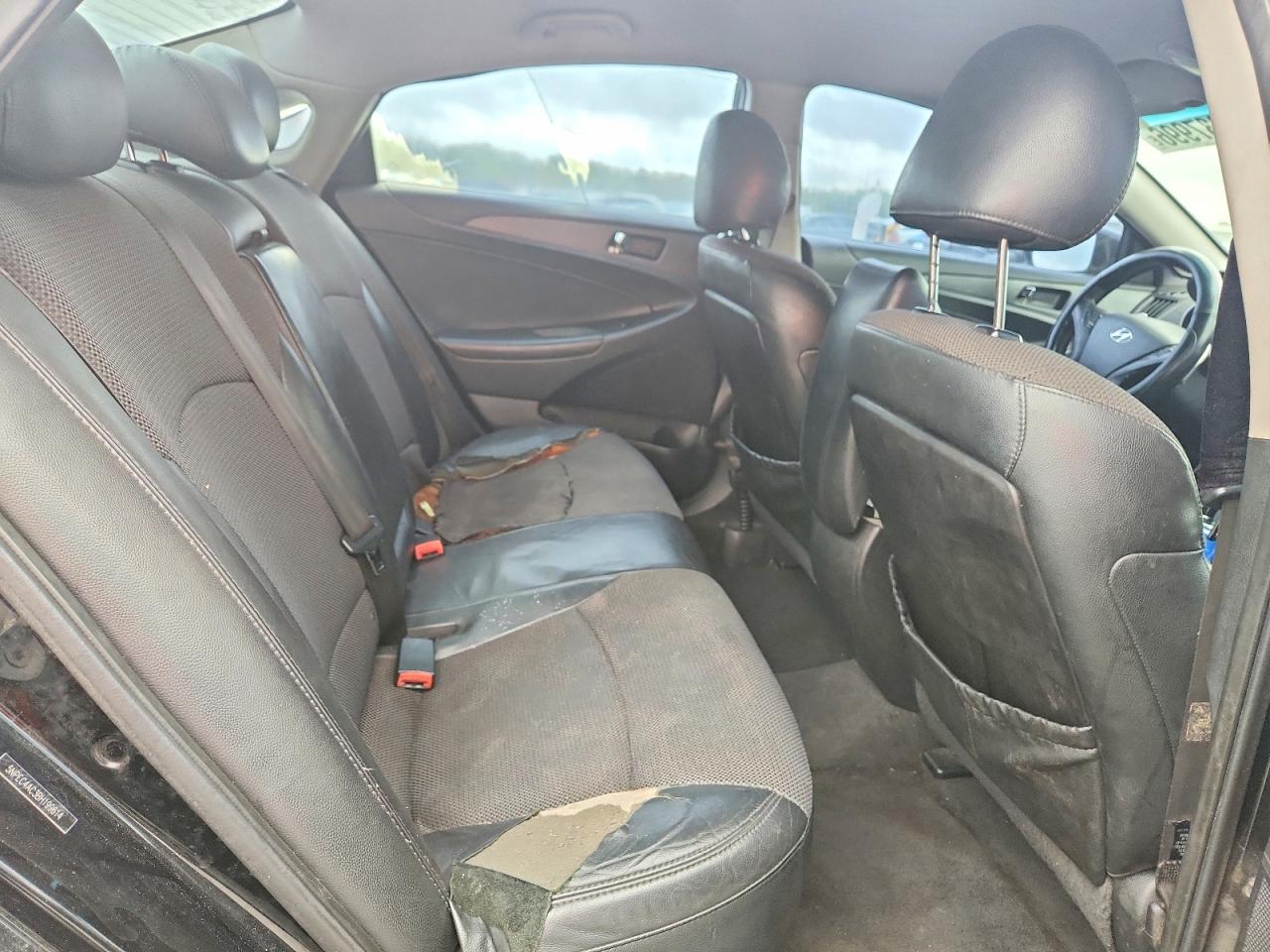 2011 HYUNDAI SONATA SE photo 19