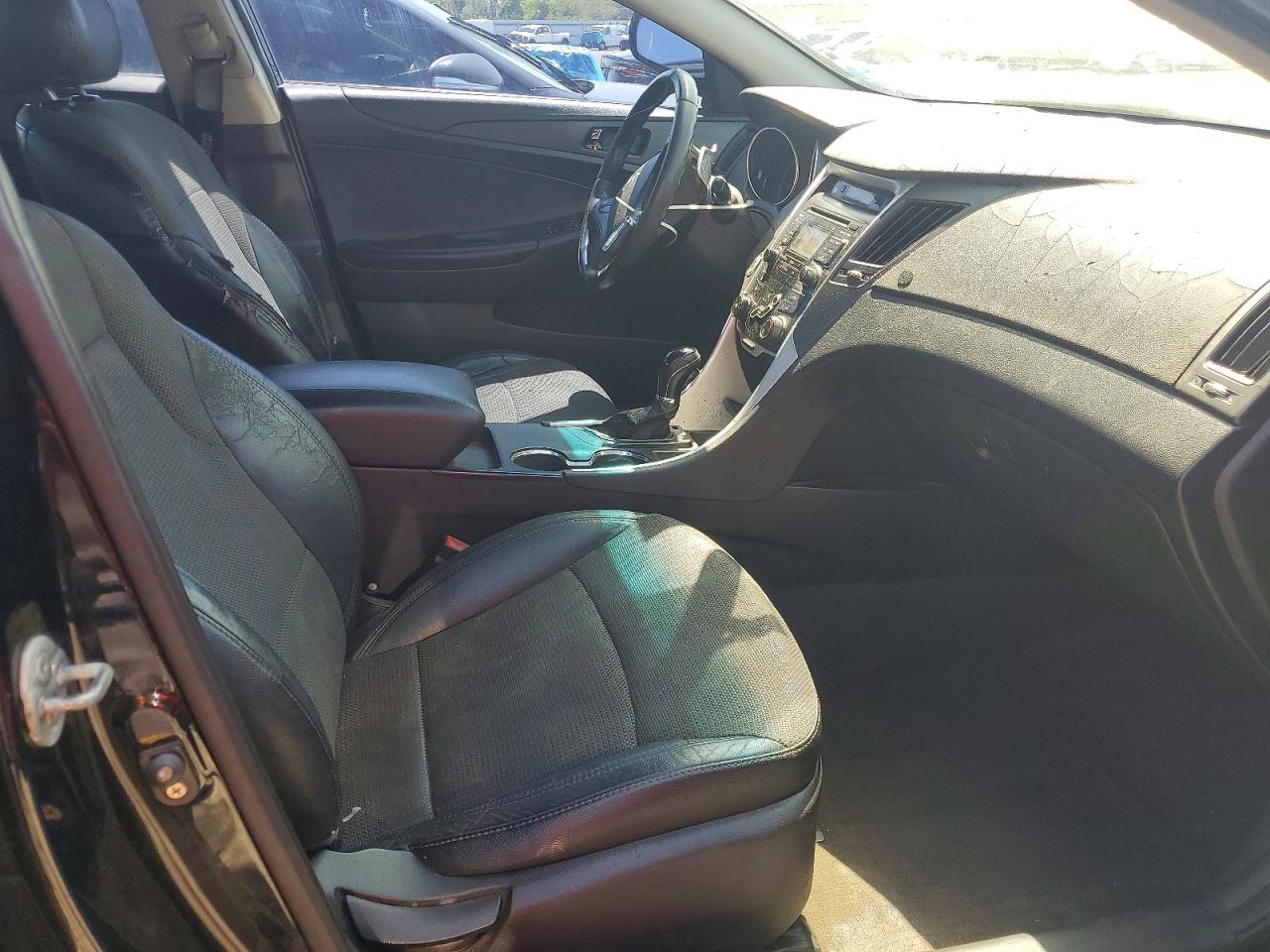2011 HYUNDAI SONATA SE photo 13